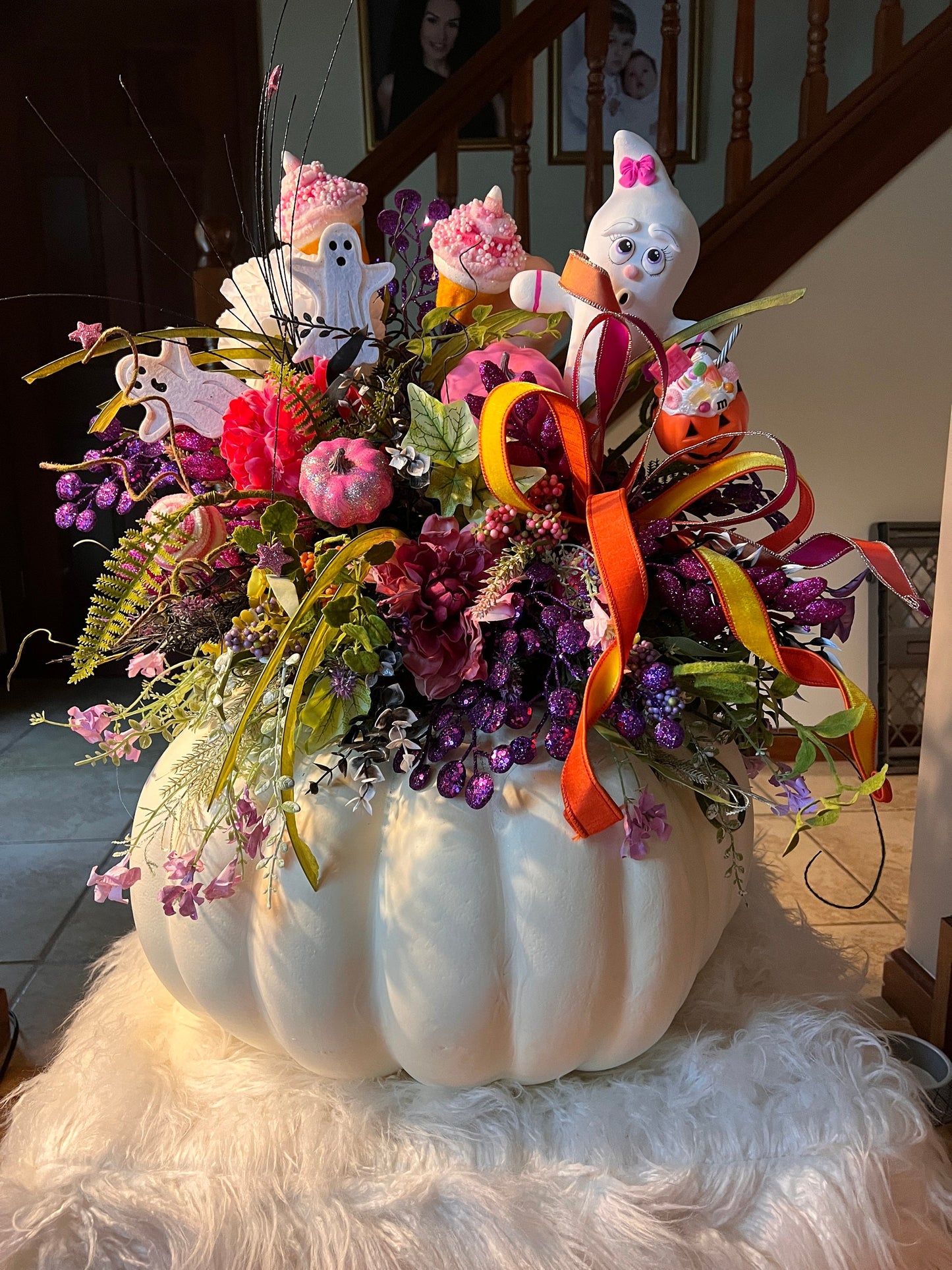 Halloween Pumpkin Centerpiece: Elegant Party Table Decor