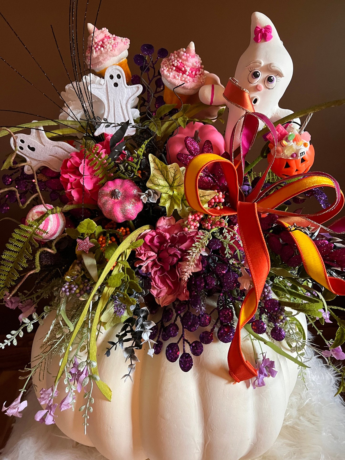 Halloween Pumpkin Centerpiece: Elegant Party Table Decor