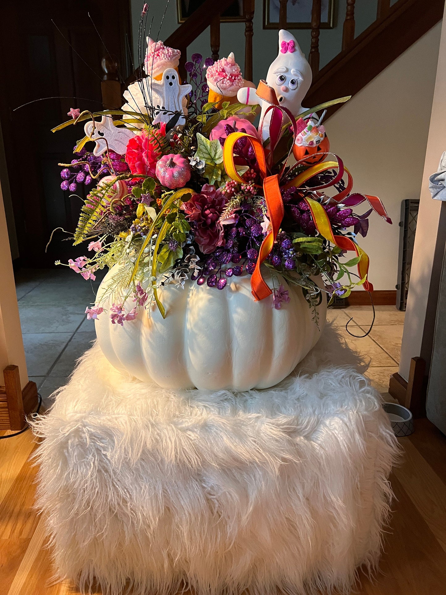 Halloween Pumpkin Centerpiece: Elegant Party Table Decor