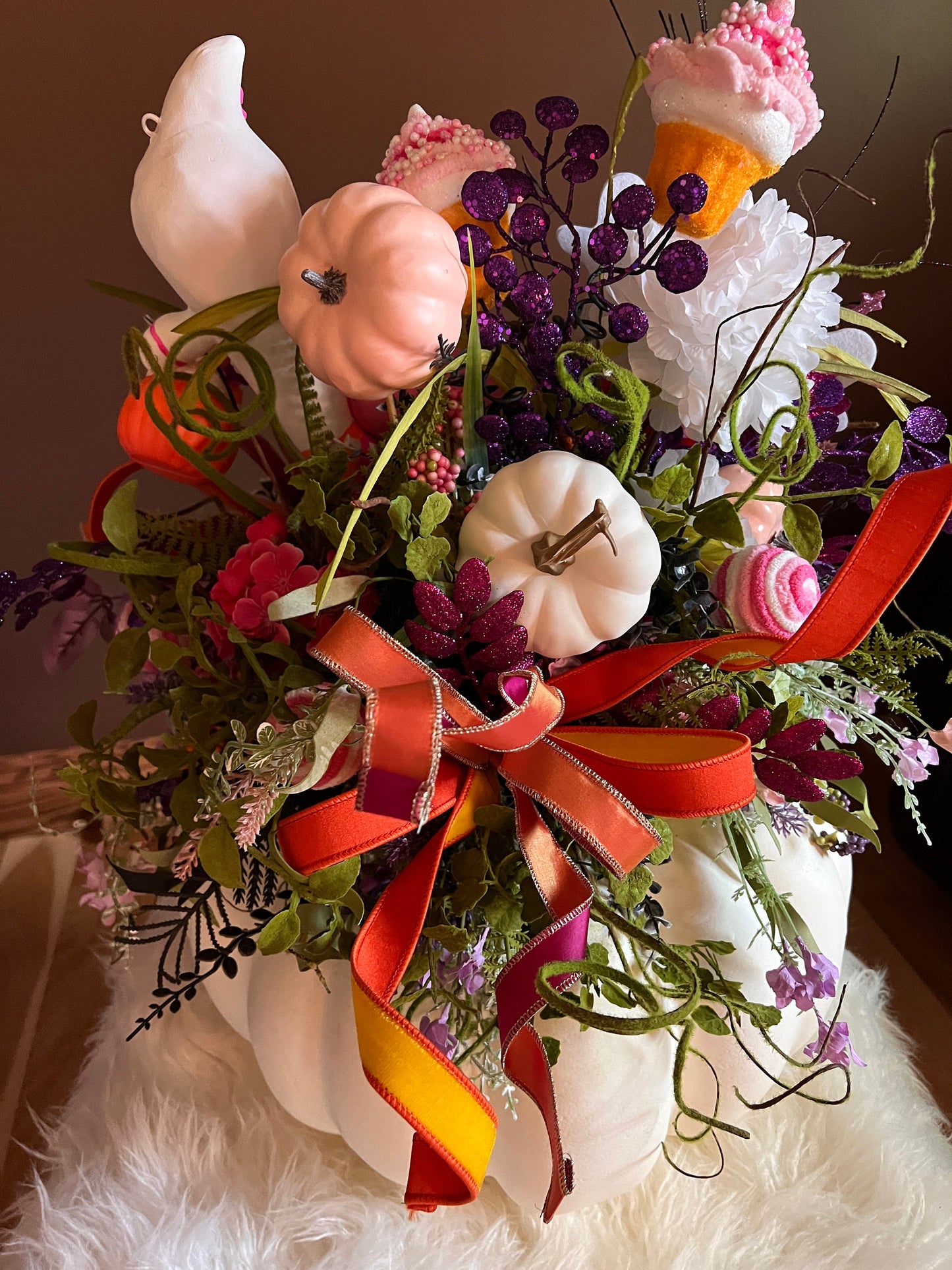 Halloween Pumpkin Centerpiece: Elegant Party Table Decor