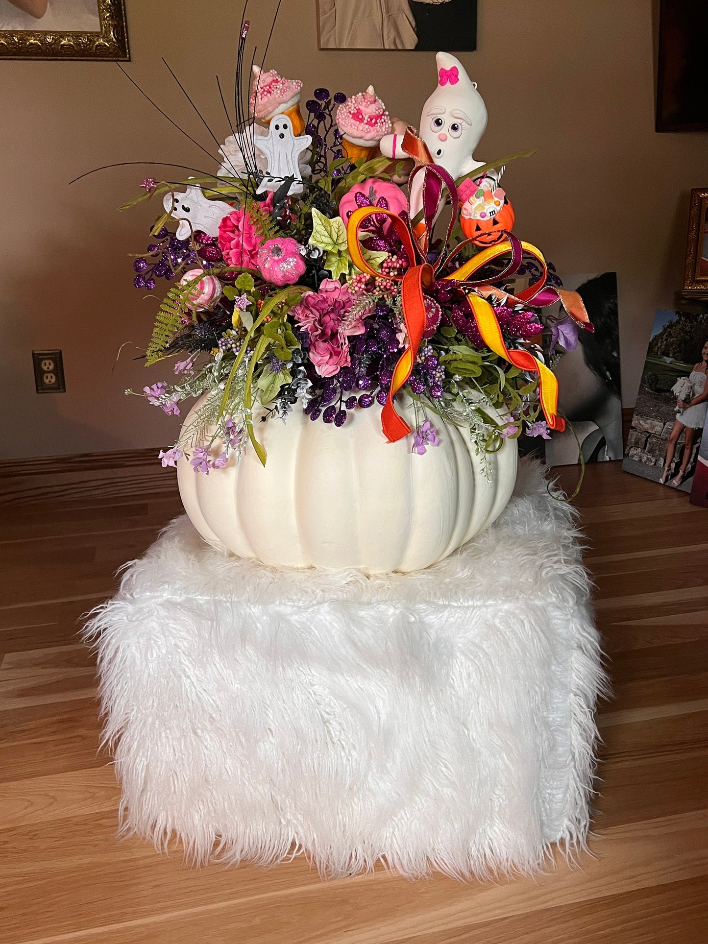 Halloween Pumpkin Centerpiece: Elegant Party Table Decor