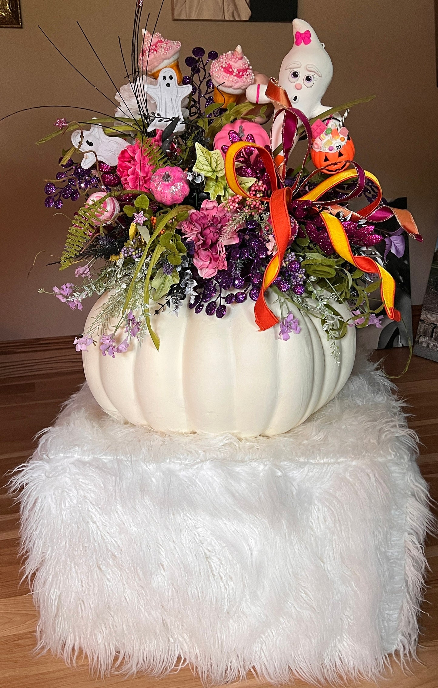 Halloween Pumpkin Centerpiece: Elegant Party Table Decor