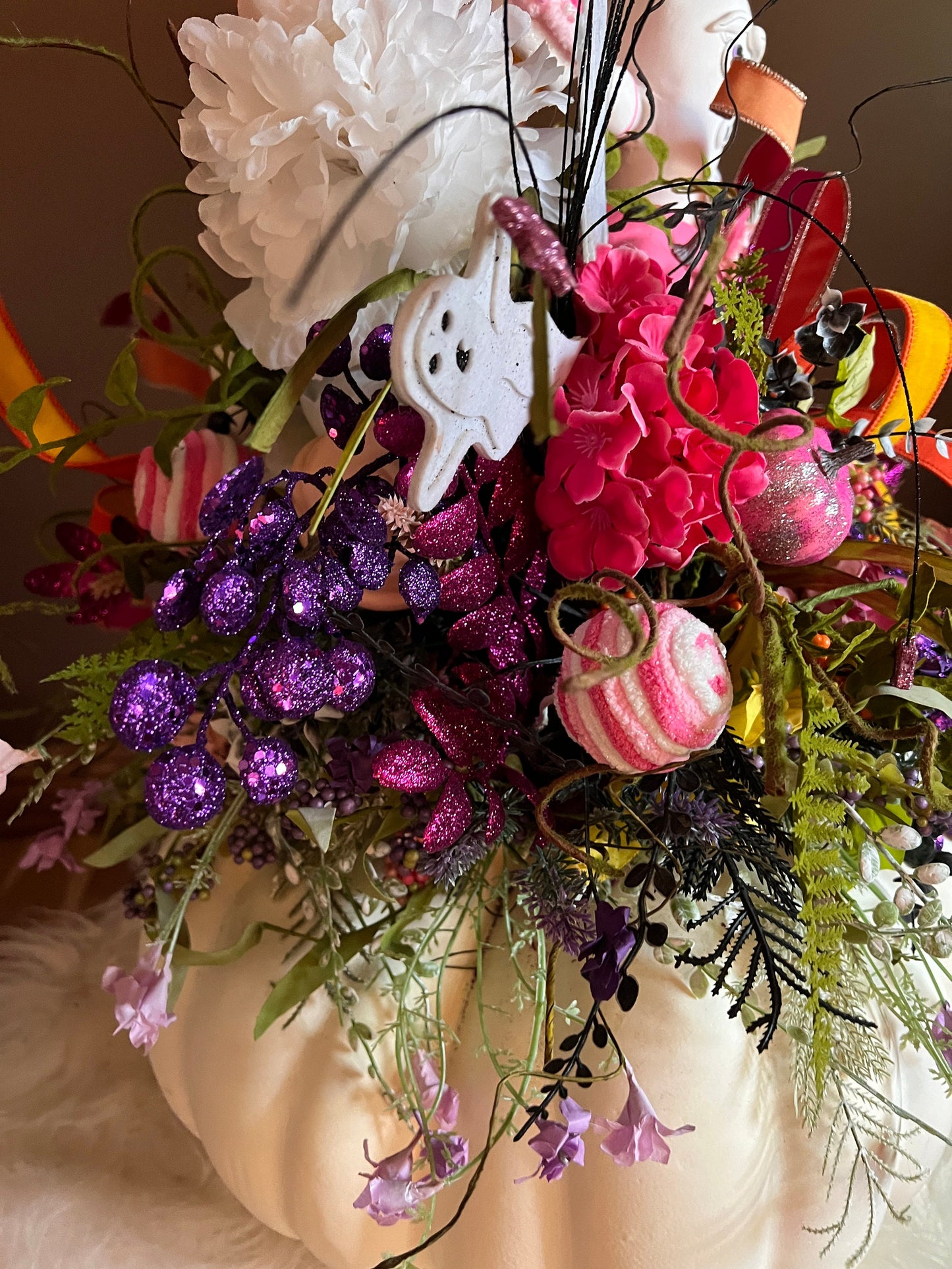 Halloween Pumpkin Centerpiece: Elegant Party Table Decor