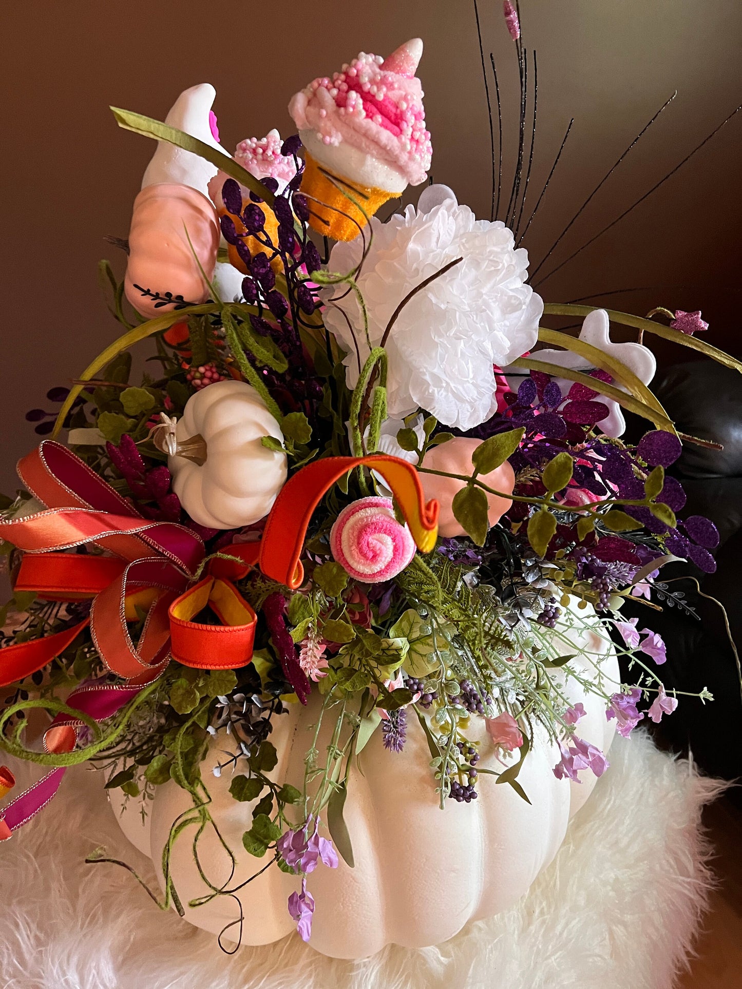 Halloween Pumpkin Centerpiece: Elegant Party Table Decor