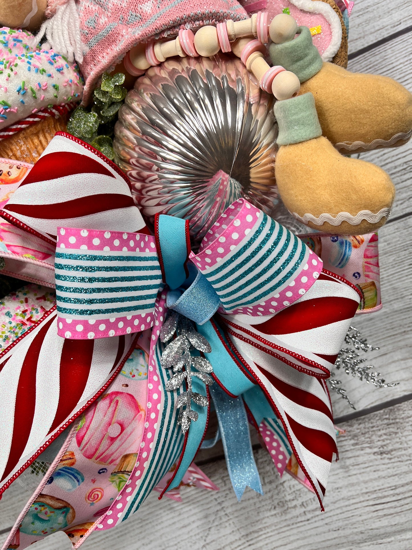 Gingerbread Kids Christmas Wreath: Pastel Candy Holiday Decor