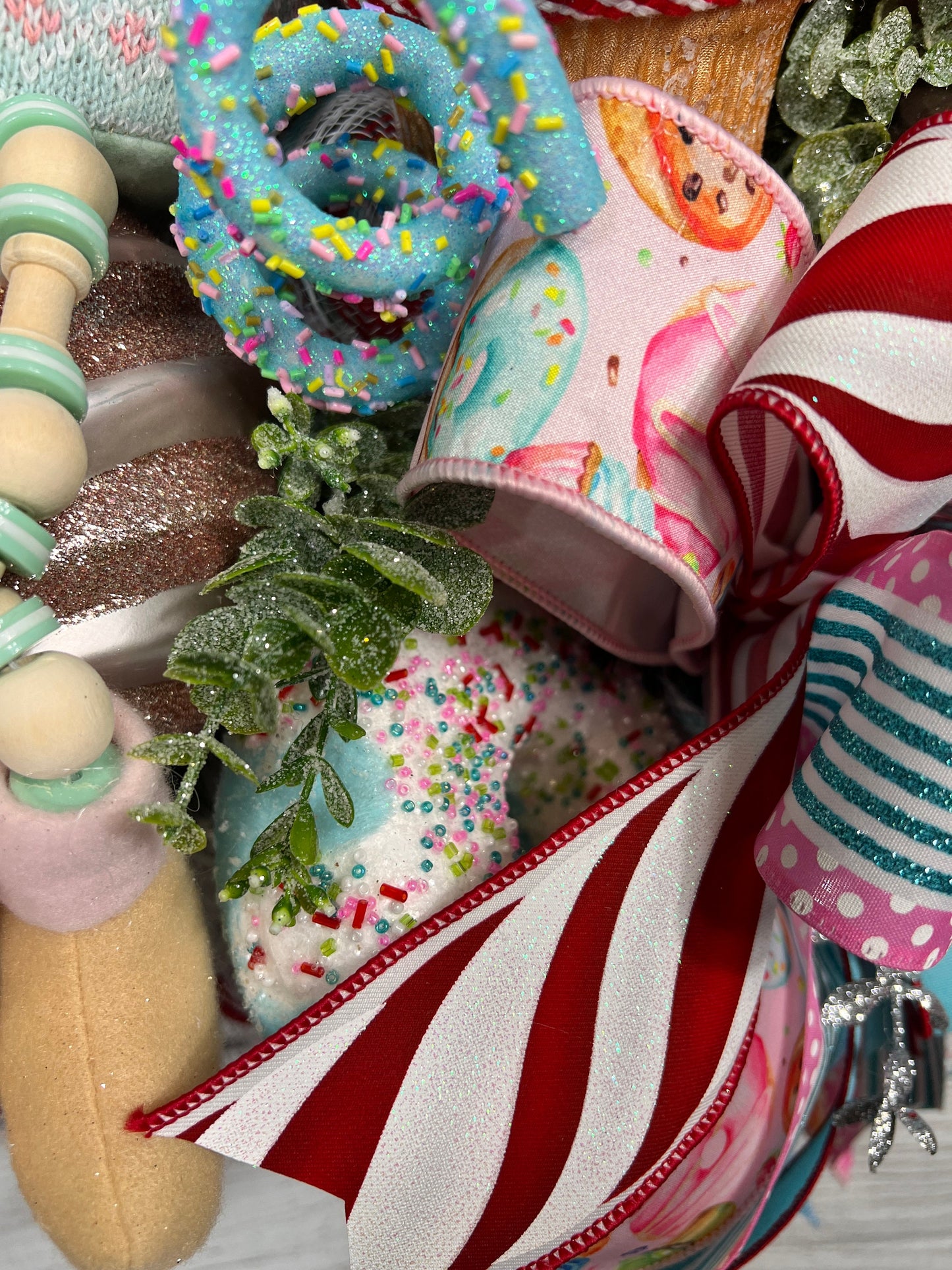 Gingerbread Kids Christmas Wreath: Pastel Candy Holiday Decor