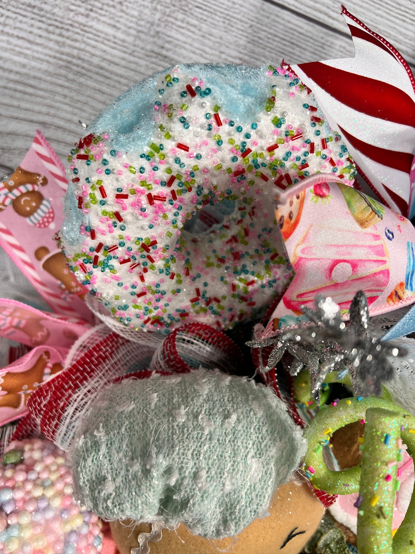 Gingerbread Kids Christmas Wreath: Pastel Candy Holiday Decor