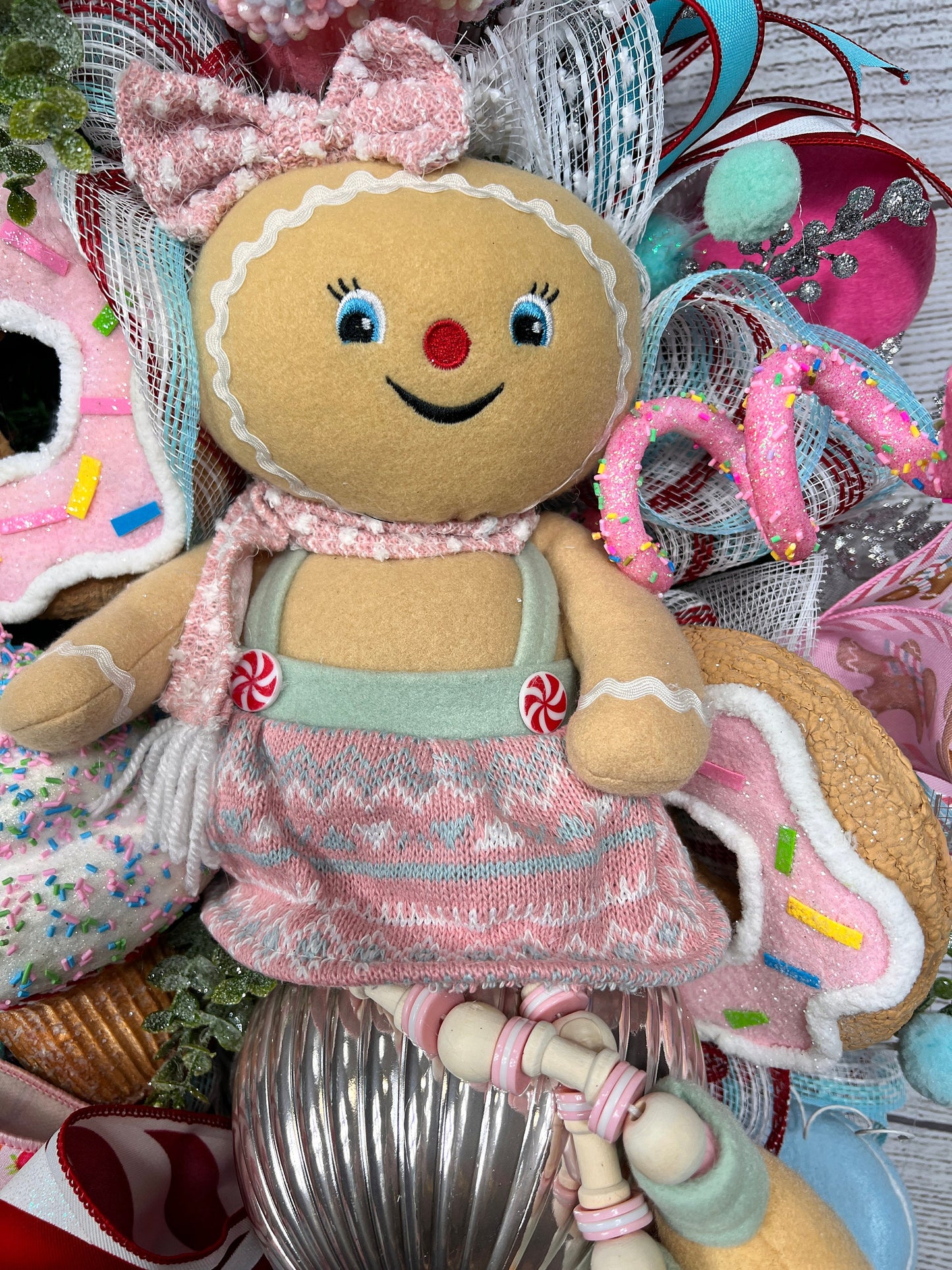 Gingerbread Kids Christmas Wreath: Pastel Candy Holiday Decor