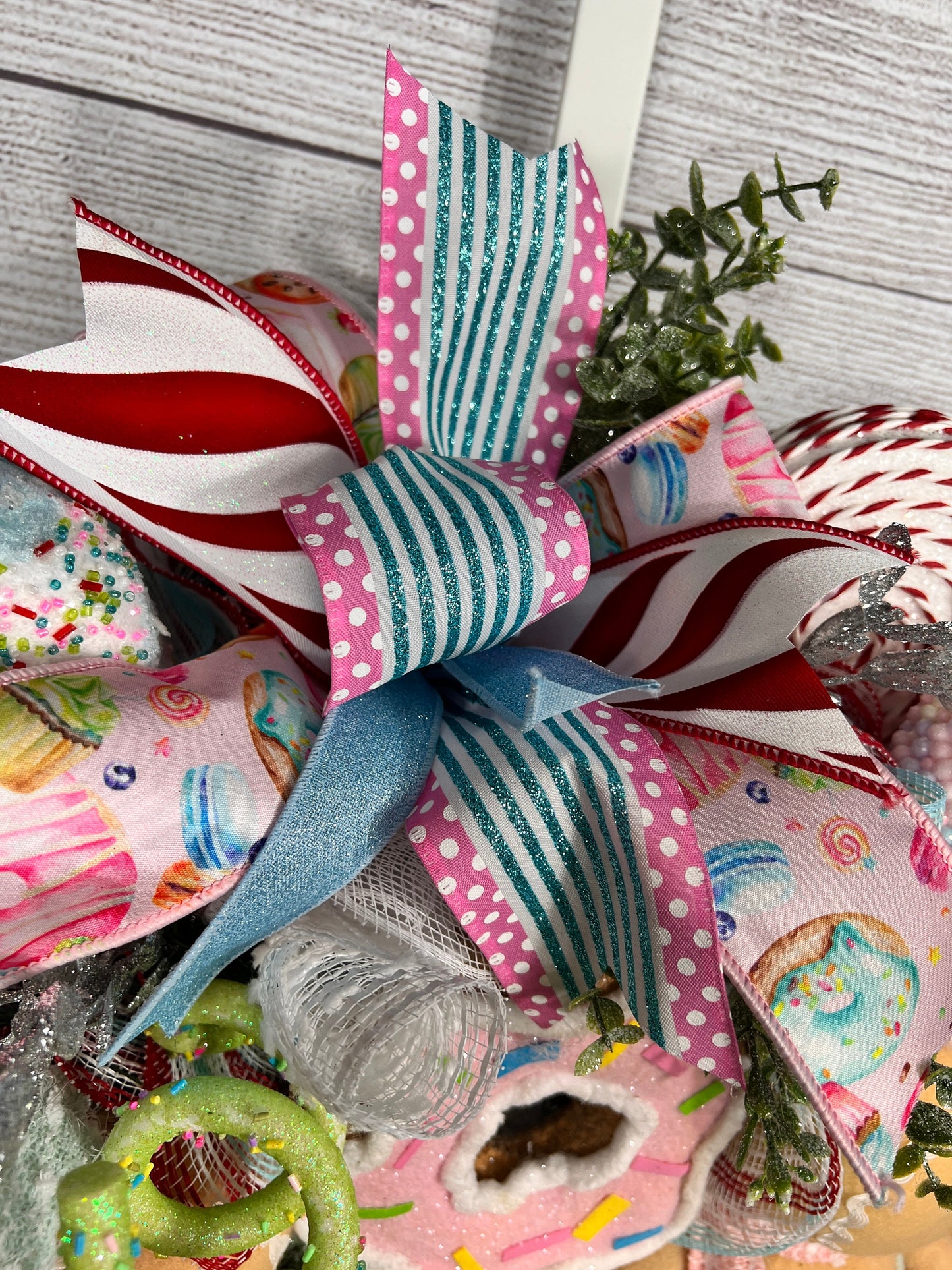 Gingerbread Kids Christmas Wreath: Pastel Candy Holiday Decor