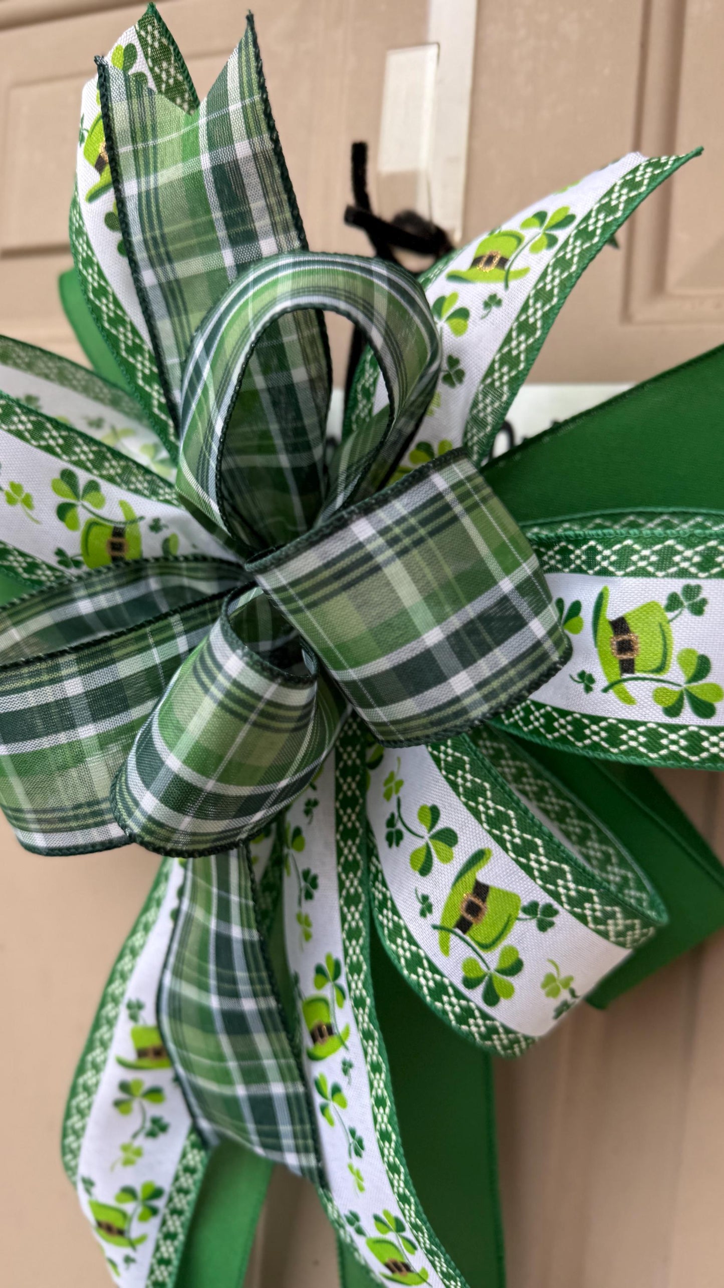 St Patrick’s Day Bow for Front Door, Green Plaid Shamrock Wreath Bow, Irish Decor, Leprechaun Ribbon Door Bow, Spring Wreath Accent