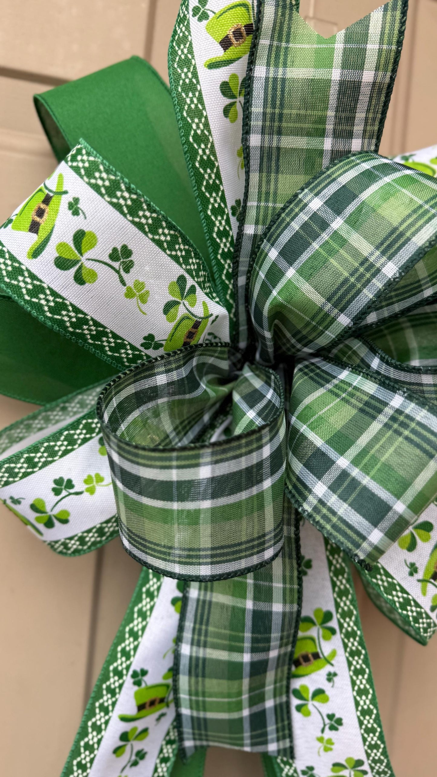 St Patrick’s Day Bow for Front Door, Green Plaid Shamrock Wreath Bow, Irish Decor, Leprechaun Ribbon Door Bow, Spring Wreath Accent