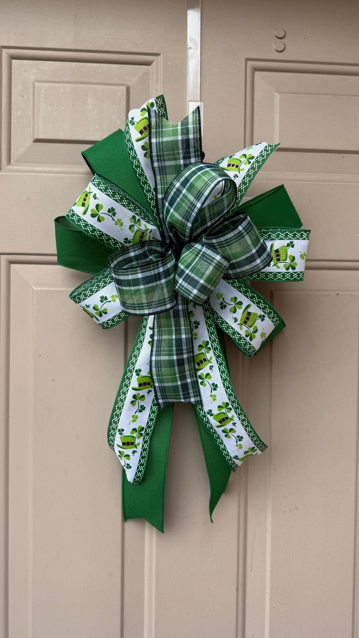 St Patrick’s Day Bow for Front Door, Green Plaid Shamrock Wreath Bow, Irish Decor, Leprechaun Ribbon Door Bow, Spring Wreath Accent