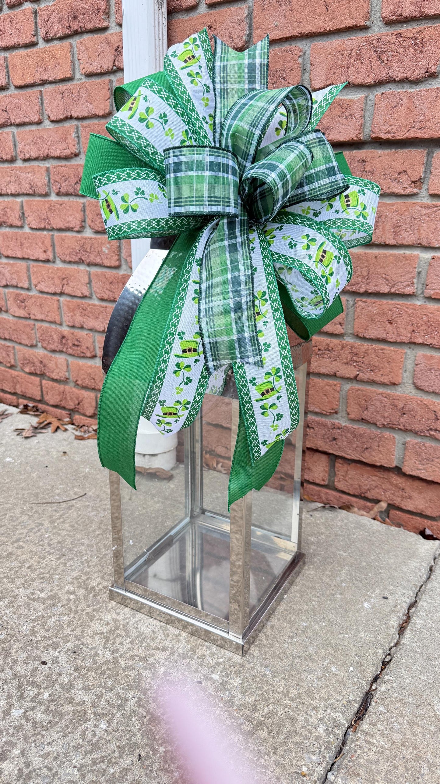 St Patrick’s Day Bow for Front Door, Green Plaid Shamrock Wreath Bow, Irish Decor, Leprechaun Ribbon Door Bow, Spring Wreath Accent