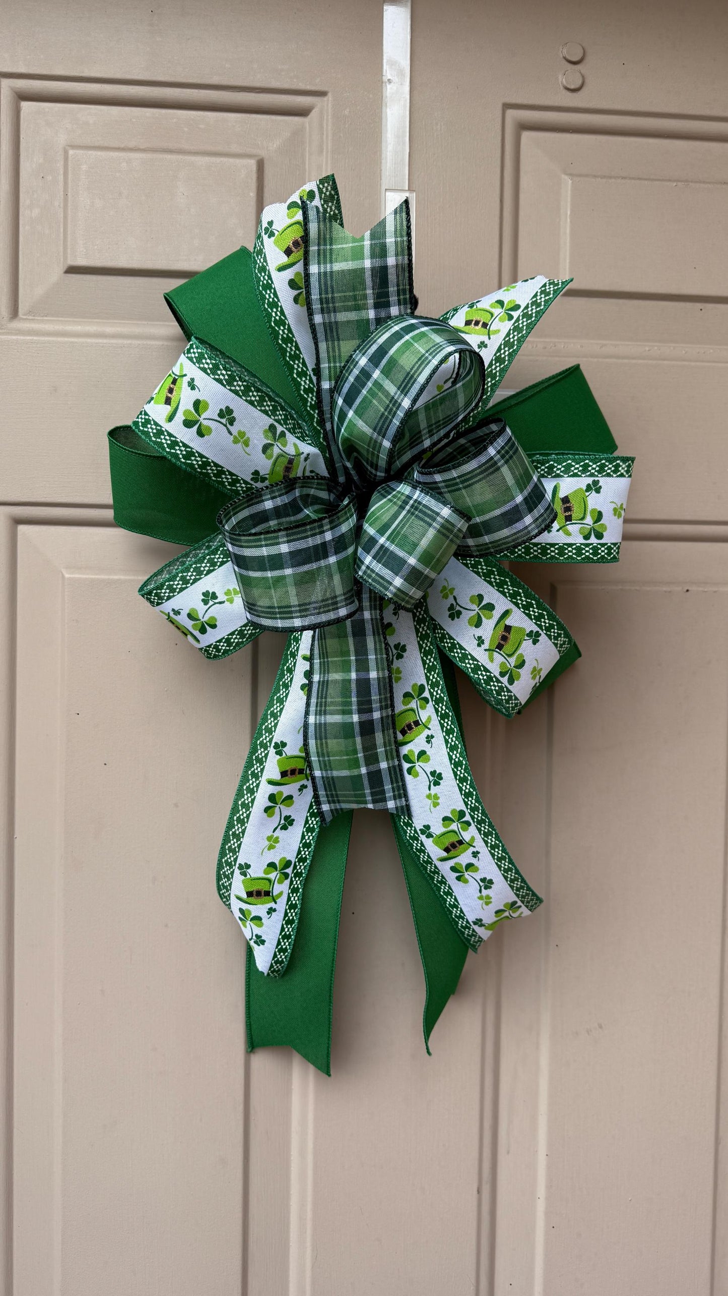 St Patrick’s Day Bow for Front Door, Green Plaid Shamrock Wreath Bow, Irish Decor, Leprechaun Ribbon Door Bow, Spring Wreath Accent